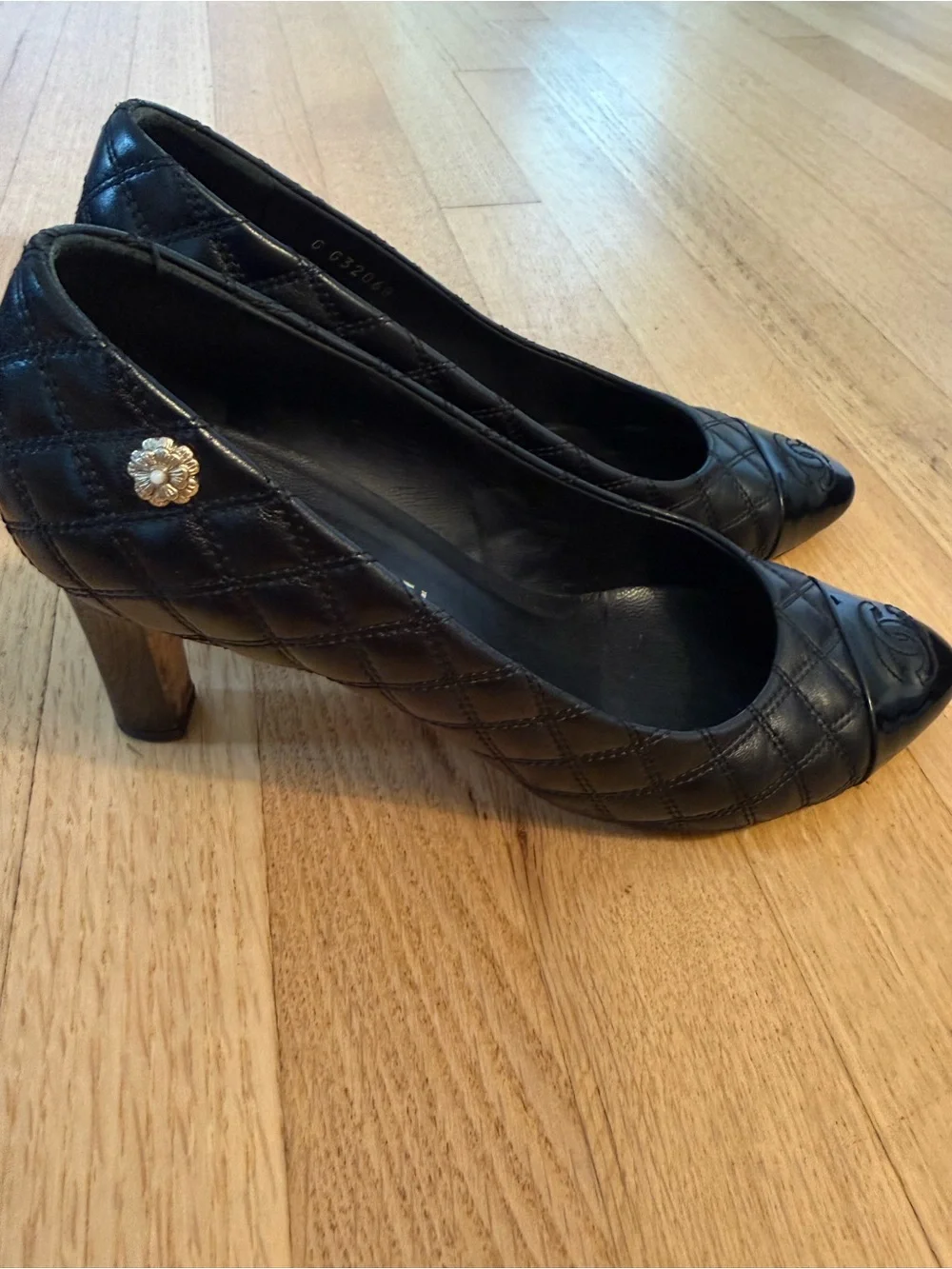 CHANEL Black Quilted Leather Cap-Toe Pumps with Patent CC
